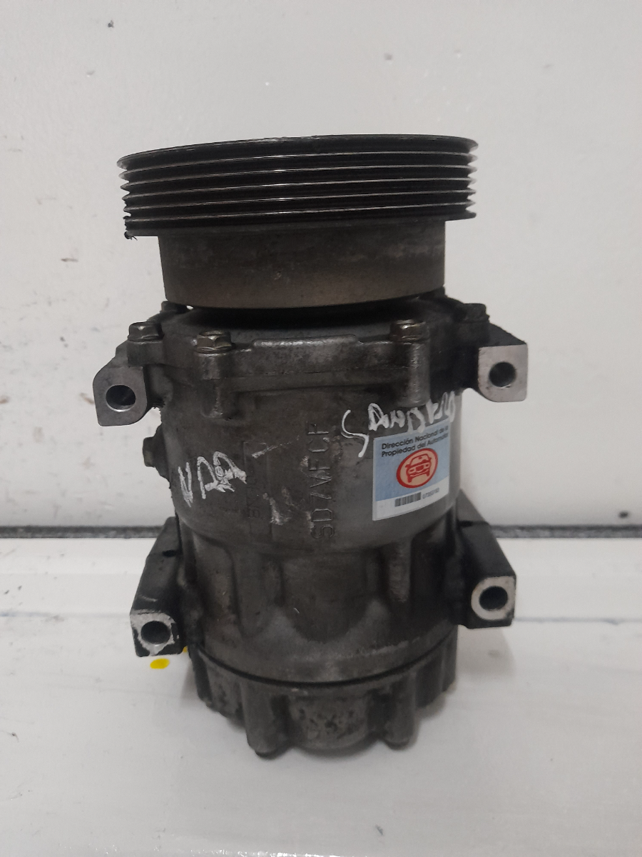 Compresor Aire Acc. Renault Sandero Stepway 2013 - 7353193